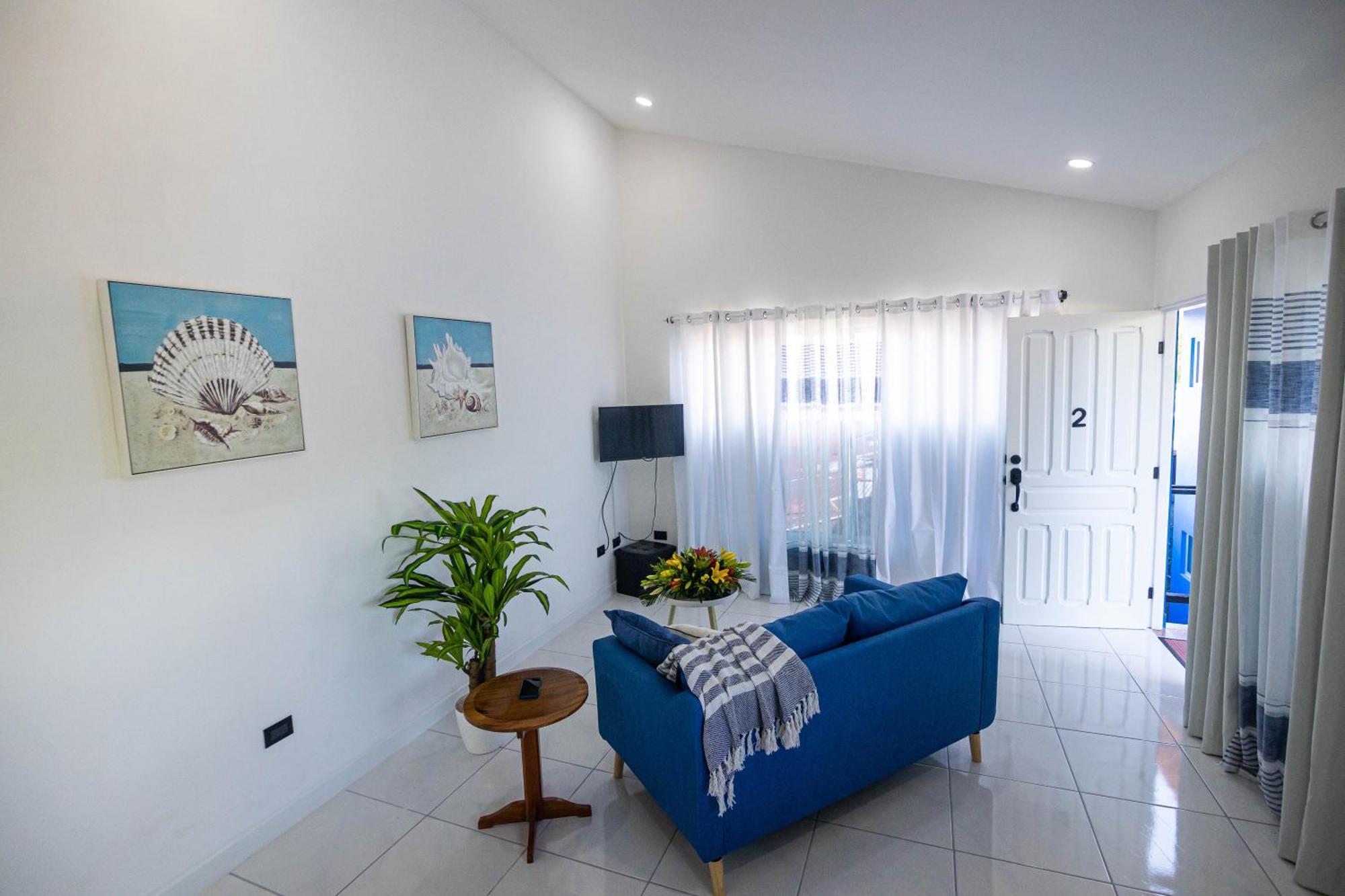 Apartamentos Cristal Quepos Exterior photo