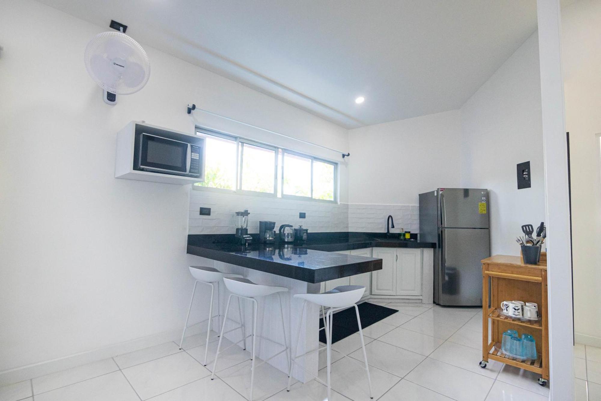 Apartamentos Cristal Quepos Exterior photo