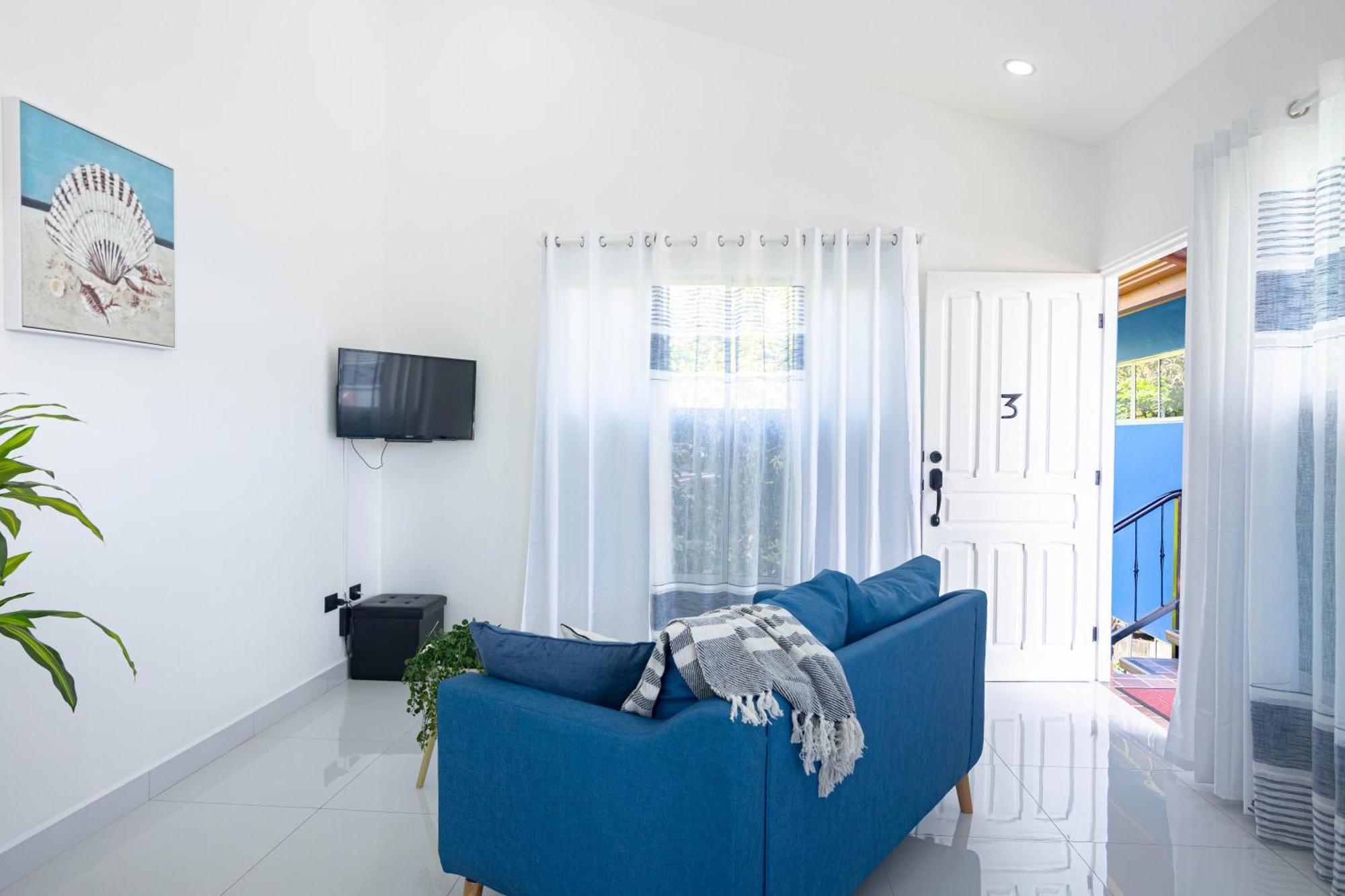 Apartamentos Cristal Quepos Exterior photo