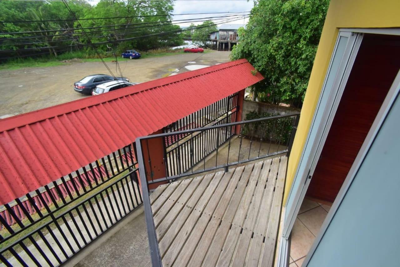 Apartamentos Cristal Quepos Exterior photo